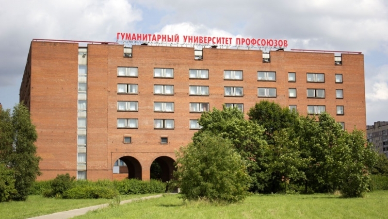 Студентке стало плохо: учащихся СПбГУП удерживали в вузе