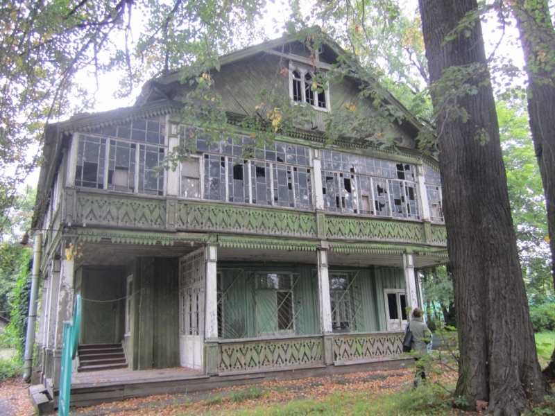 Суд Петербурга обязал руководство СПб ГУП восстановить дачу в «Озерках»