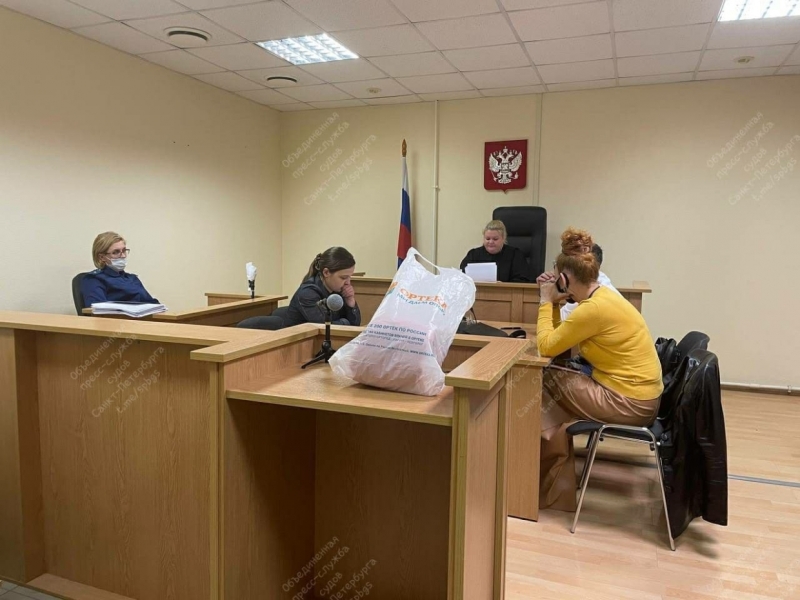 Суд Петербурга отправил телефонную мошенницу за решетку на два месяца