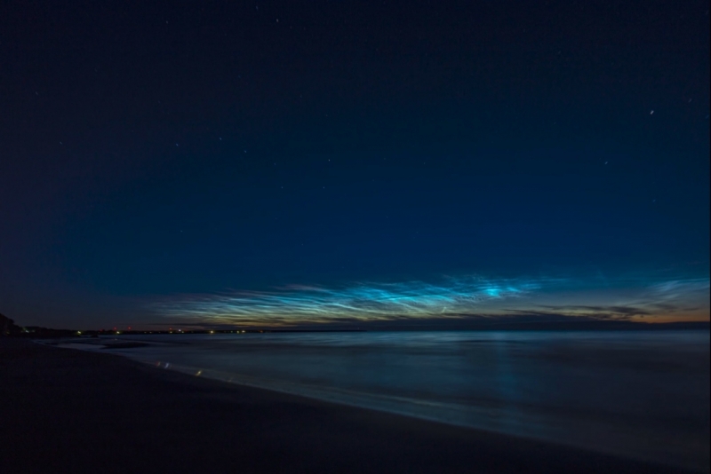 Светящиеся серебристые облака засняли надо Ладожским озером