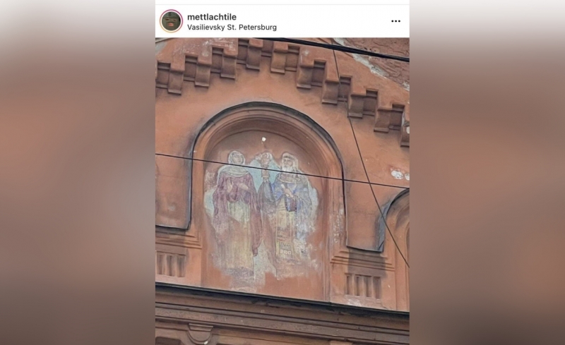 Священник о найденной на фасаде вековой иконе: «Определенный символ»