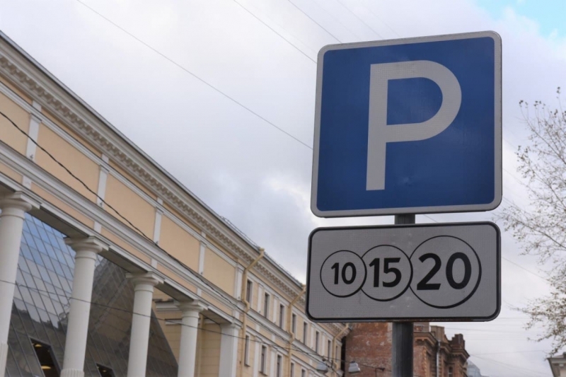 «Табличка стоит, но ты не заметишь»: как парковаться в Петербурге, чтобы не стать жертвой эвакуатора