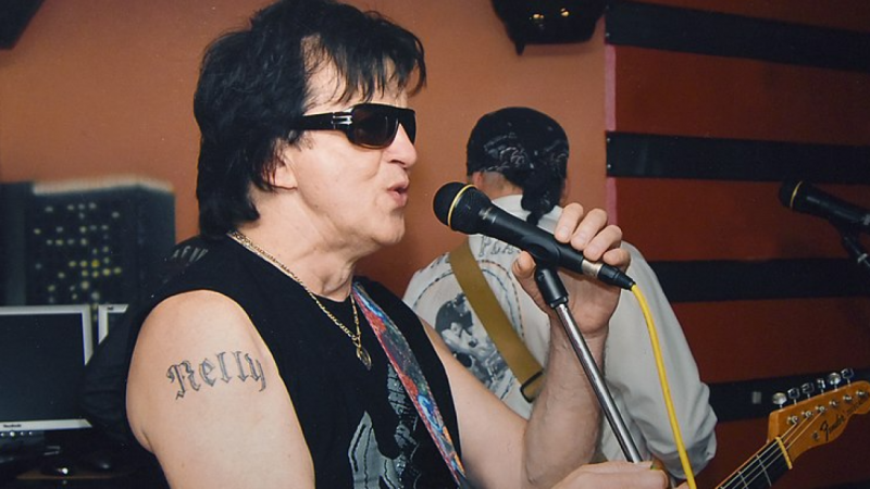 Так и не смогла смириться с потерей: умерла мама певца Александра Барыкина