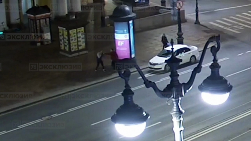 Таксист с ножом напал на пассажира в Петербурге