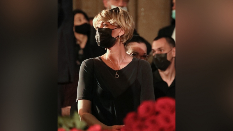 Таролог раскрыла последствия совершенного Юлией Меньшовой на могиле отца ритуала