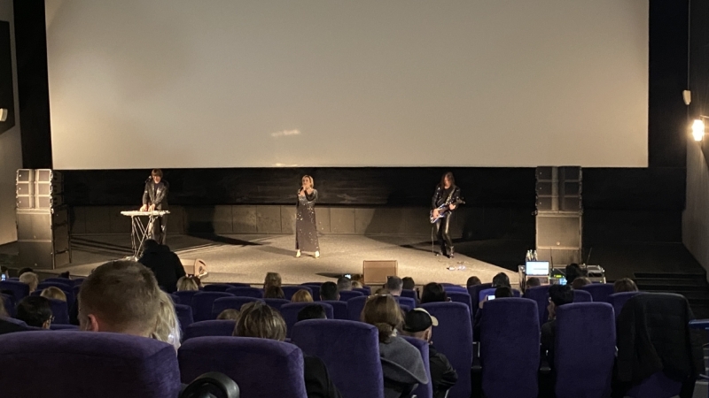 Татьяна Буланова выступила на спецпоказе фильма «Шугалей-3» в Выборгском районе