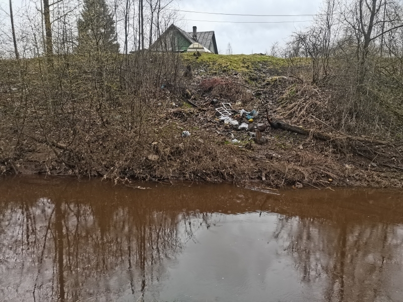 Тютчевская улица и Пороховское кладбище тонут в грязи из-за нехватки мусорных баков