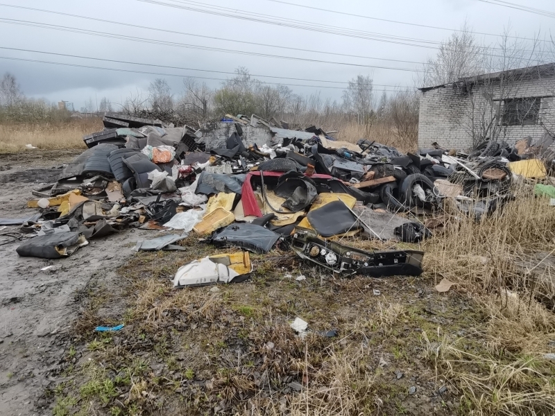 Тютчевская улица и Пороховское кладбище тонут в грязи из-за нехватки мусорных баков