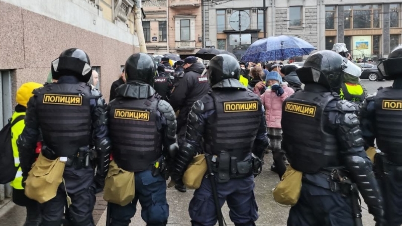 Троллейбусам в центре Петербурга пришлось изменить маршруты из-за незаконной акции