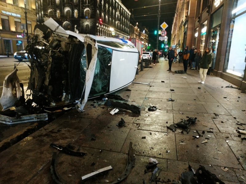 В центре Петербурга произошла массовая авария: два человека пострадали
