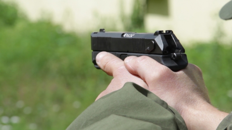 В промзоне на Софийской дальнобойщик расстрелял иномарку москвички