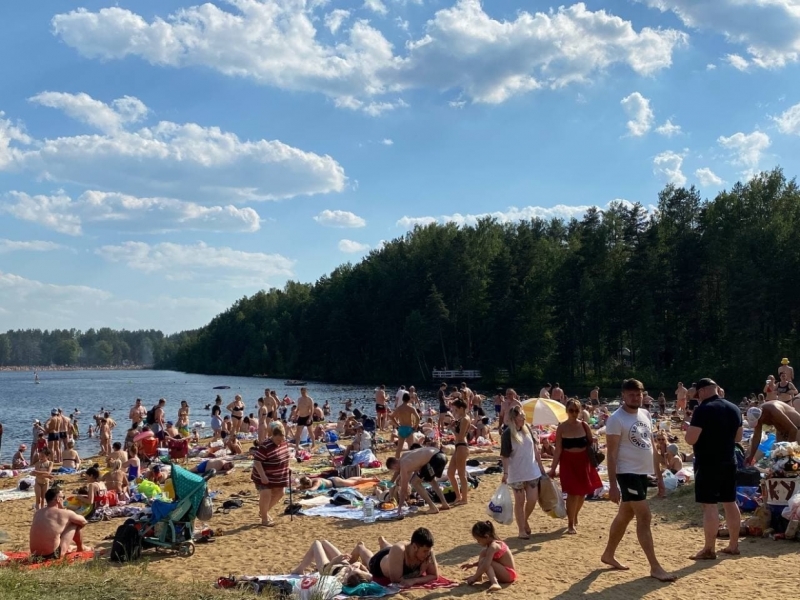 «Вчера сама плавала»: в Сети бурно обсуждают запрет на купание в водоемах Петербурга