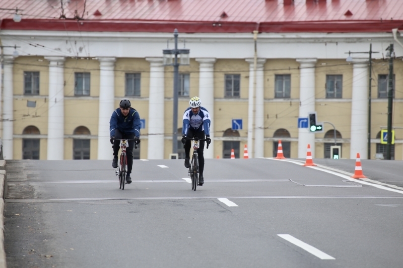 Велосипедисты проверили свои силы в первой в Петербурге велогонке La Stada