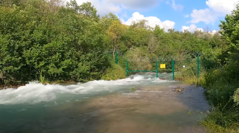 Видео с «бешеным перетоком» воды в Крыму вызвало фурор в Сети: что говорят украинцы