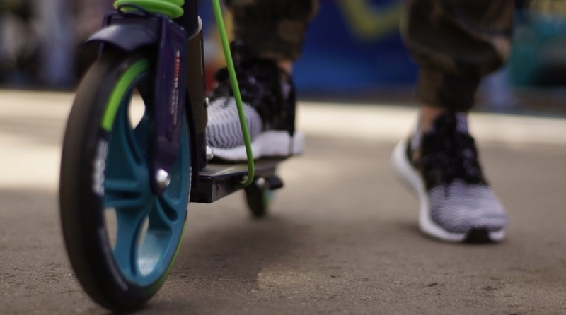 Водитель иномарки сбил школьника с самокатом на пешеходном переходе