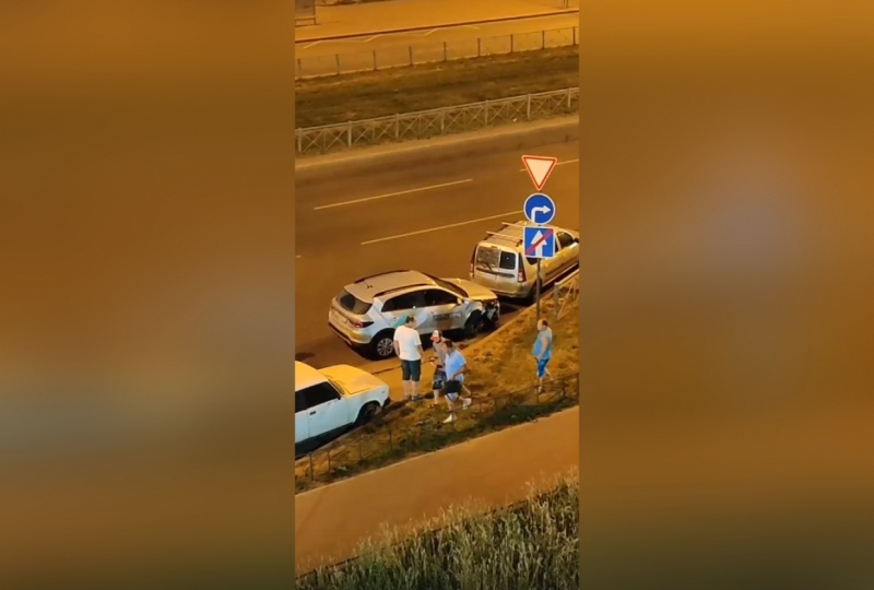 «Вышел из машины и спокойно ушел»: водитель каршеринга устроил ДТП и скрылся