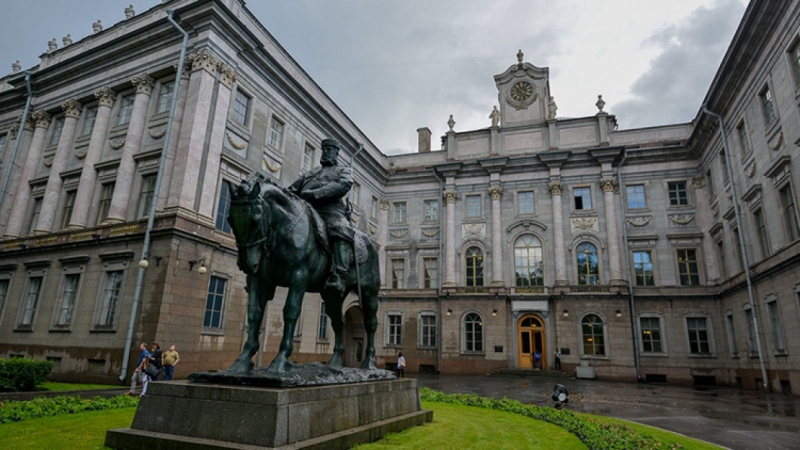 Выставка о пейзаже и скульптуре открылась в Мраморном дворце