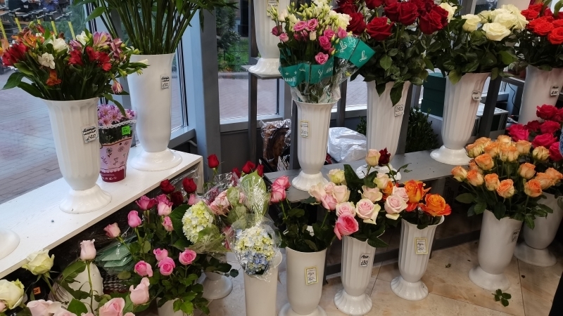 Заоблачные цифры: на сколько цены на цветы в Петербурге взлетели перед 1 Сентября