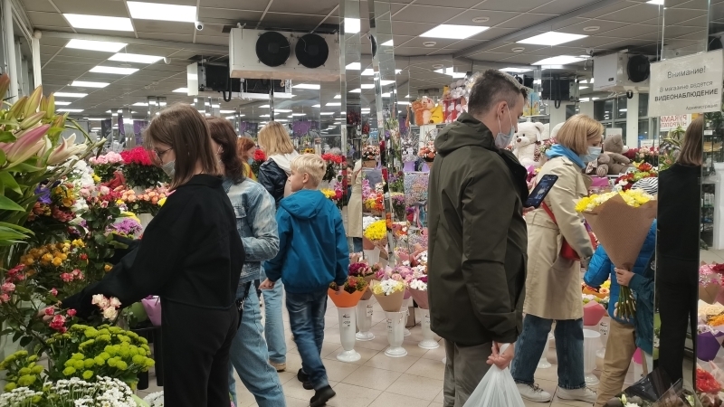 Заоблачные цифры: на сколько цены на цветы в Петербурге взлетели перед 1 Сентября