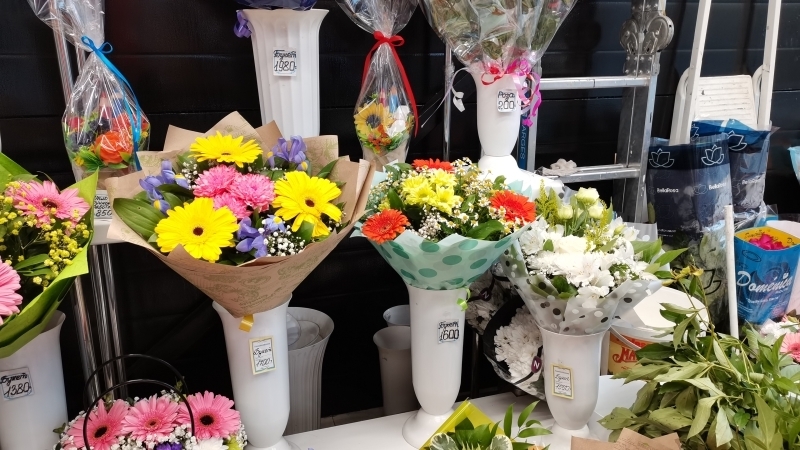 Заоблачные цифры: на сколько цены на цветы в Петербурге взлетели перед 1 Сентября