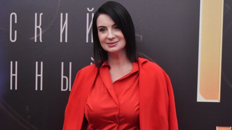 Зрители подозревают перелом у рухнувшей в студии Стриженовой